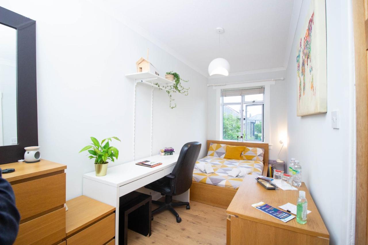Kwatera prywatna Lele's Flat - 15 Minutes To Airport & Centre *